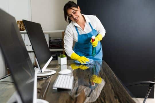 Saubere Arbeitsplätze mit professioneller Reinigung Baden-Baden